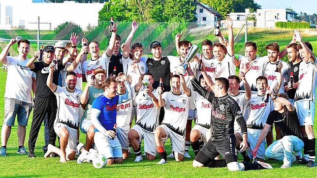 Premiere: Erstmals gewann der Schwarzwälder A-Kreisligist SV Grafenhausen den Waldhaus-Cup. Das Finale gewann die Elf des neuen Trainers ...