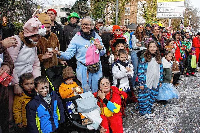 Bild 9: Bilder vom Narrenbaum-Umzug in Singen
