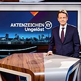 &bdquo;Aktenzeichen XY... ungelöst&ldquo;: Moderator Rudi Cerne im Studio.