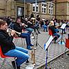 Die Stadtmusik Stockach beschenkte gut 200 begeisterte Zuhörer mit einer traumhaft schön gestalteten Matinee im Pausenhof der Grundschule.