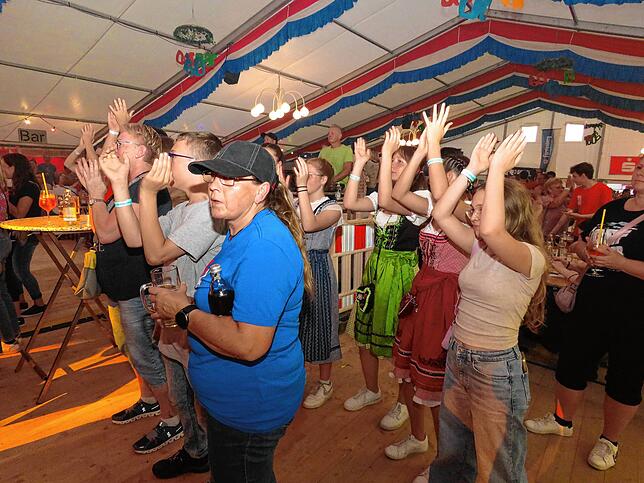 Bild 20: Dorfrocker rocken Festzelt in Leipferdingen