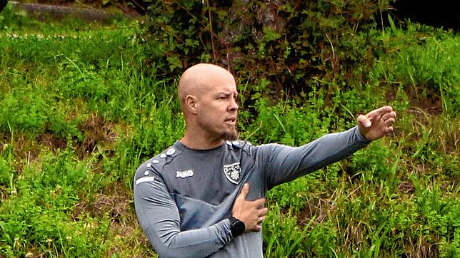 Trainer Daniel Schmid und der SC Markdorf haben gegen den Landesligaabsteiger FV Walbertsweiler mit dem 8:1-Kantersieg den nächsten ...