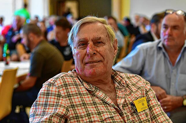 Ehrengast: Wolfgang Metzler (76), Bezirksvorsitzender von 1991 bis 2003, war ebenfalls beim Bezirkstag in Willaringen dabei.