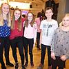 Nach dem Konzert des Realschulprojektchors mit dem Chor Via Lumina im Dezember in Blumberg erklärten die Realschüler Maika Vetter (von ...