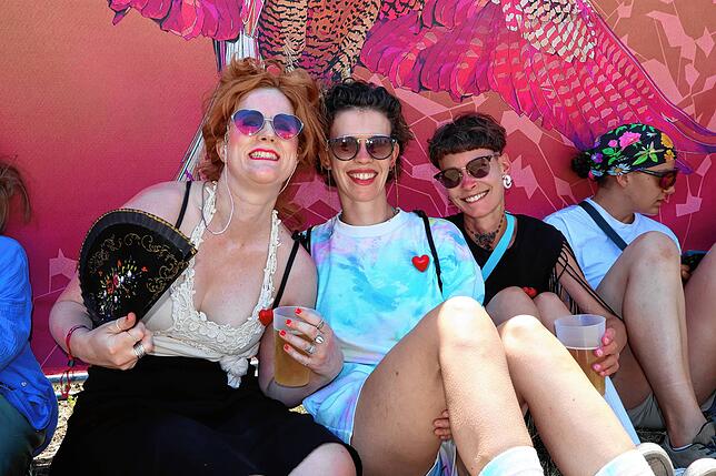 Bild 7: 30 Grad heiß: So halten sich die Leute auf dem Southside Festival 2025 cool