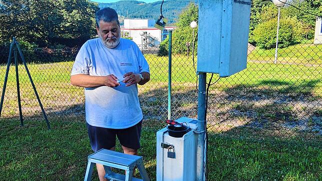 Der Wettermann kann auch reparieren.  Foto: Helmut Kohler
