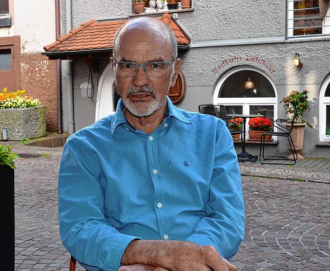 Wolfgang Kreder hat den virtuellen Rundgang durch die aktuelle Ausstellung gefilmt. Er freut sich über die Öffnung der Galerie.