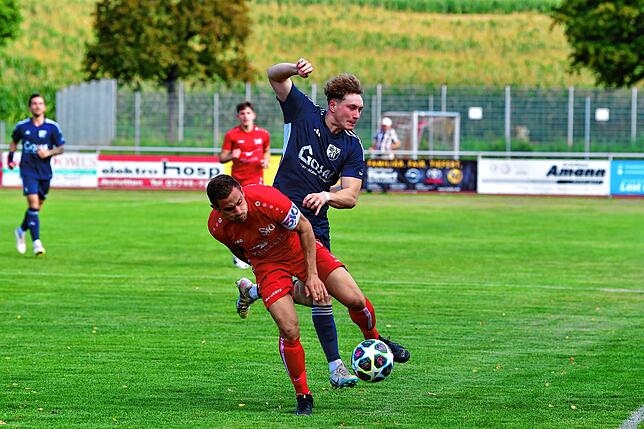 Bild 12: SV Jestetten müht sich zu einem 2:0 gegen Aufsteiger SV Blau-Weiß Murg &ndash; und wir haben Bilder!