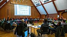 Mit nur zwei Gegenstimmen beschloss der Gemeinderat von Immenstaad jetzt, die Linzgauhalle in der kostengünstigsten Variante zu sanieren.