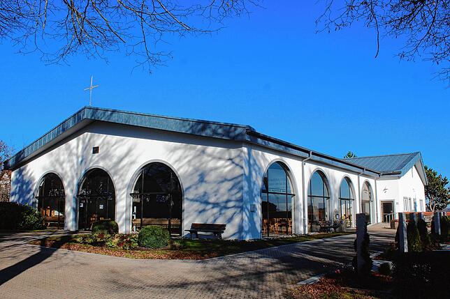 Auch die Aussegnungshalle auf dem städtischen Friedhof gehört zu den rund 70 Gebäuden, die der Facility Manager betreut.