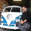 Fast wie neu: Diesen VW Bus T1 restauriert Helmut Peters gerade. Die Lackierung ist neu. In seiner Käfer-Garage in Hilzingen hat er sich ...