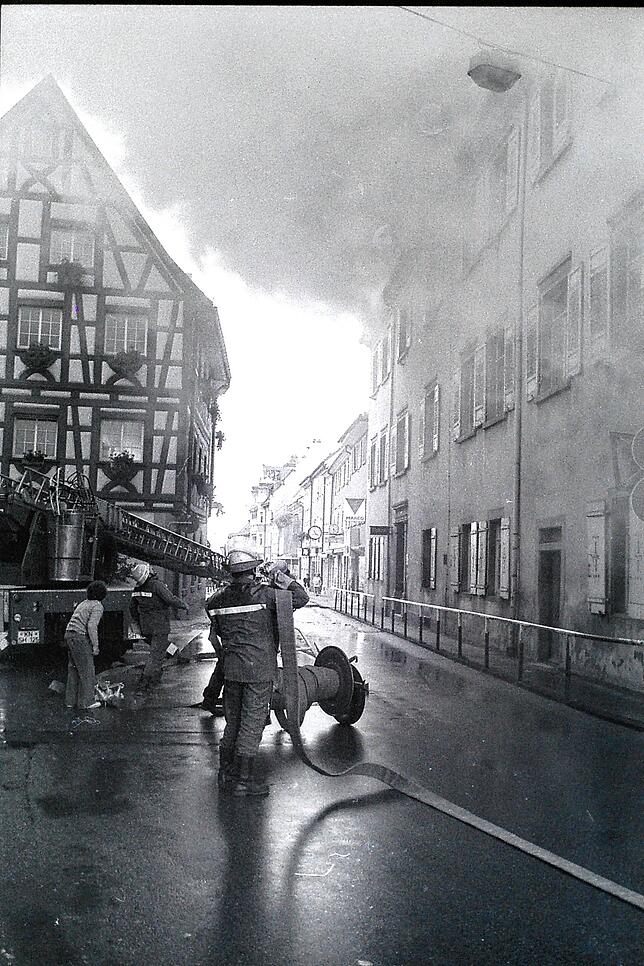 Bild 5: Gedächtnis der Region: Bilder vom Großbrand des Stockacher Polizeireviers 1992 und dem Umbau
