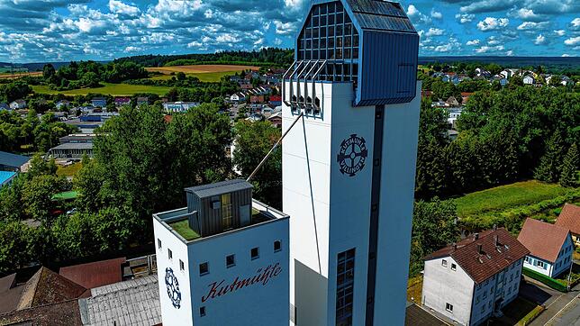 Beinahe ein Wahrzeichen der südlichen Stadteinfahrt Villingens: der 1983 in Betrieb genommene Siloturm der Kutmühle.