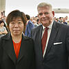Die neue Eigentümerin von BCS bei ihrem Antrittsbesuch in Radolfzell. Laichun Grace Wang mit Geschäftsführer Ralf Jeskulke bei der Feier ...