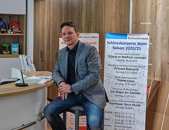Kleine Vorschau: Kulturamtsleiter Frank Johannes Wölfl in den neu gestalteten Räumen des Kultur- und Tourismusamts. Wenn in einem Monat ...
