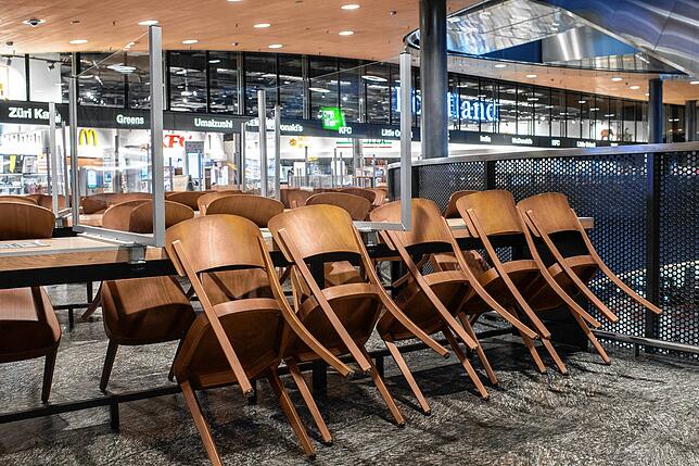 Außenbereiche von Bars und Restaurants sollen ab 19. April wieder öffnen dürfen – die Innenbereiche wie hier im Zürcher Flughafen ...