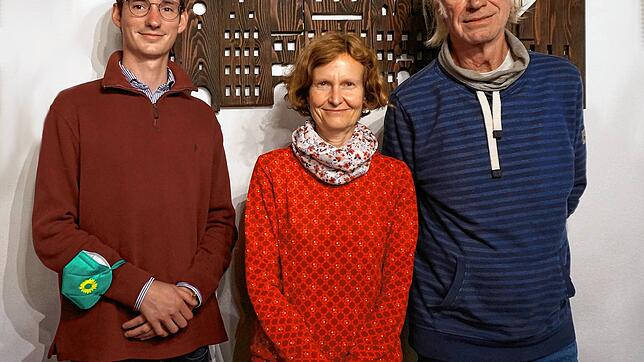 Wiedergewählt: Die Vorsitzenden des Grünen-Kreisverbandes Waldshut Jan-Lukas Schmitt (von links), Petra Thyen und Kreisschatzmeister ...