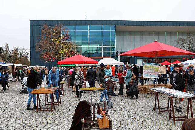 Bild 14: Trubel auf dem Rathausplatz