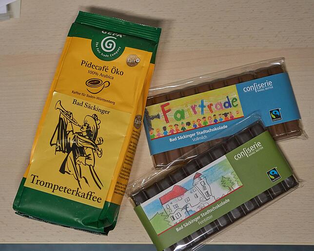 Verschenken oder selber genießen: Mit Kaffee und Schokolade aus fairem Handel macht man nicht nur sich selbst eine Freude.