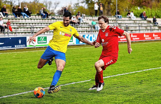 Bild 1: Die besten Bilder der Verbandsliga-Partie zwischen dem FC Singen und dem FV Lörrach-Brombach