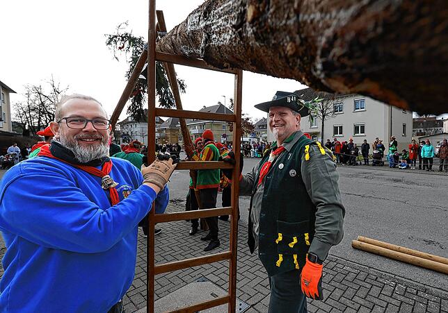 Bild 7: Bilder des Narrenbaumstellens der Froschenzunft Radolfzell