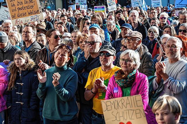 Bild 12: Bilder von der Kundgebung für Demokratie und Toleranz in Friedrichshafen