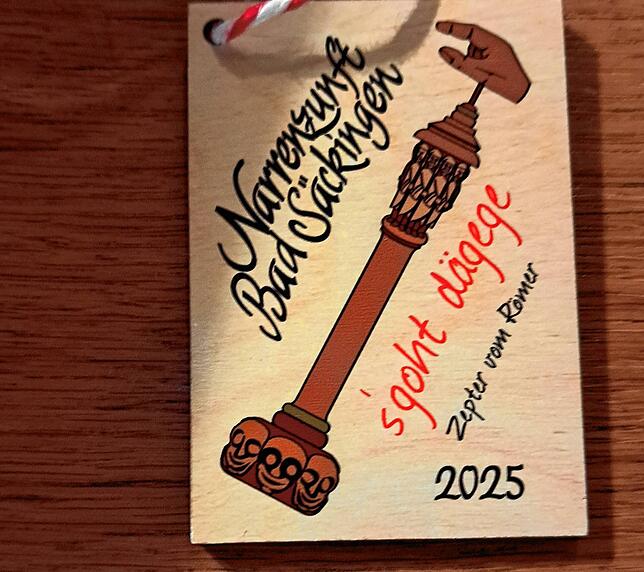 Die Fasnachtsplakette ziert in diesem Jahr das Szepter der Bad Säckinger Traditionsfigur des Römers. Sie ist für 5 Euro bei allen ...