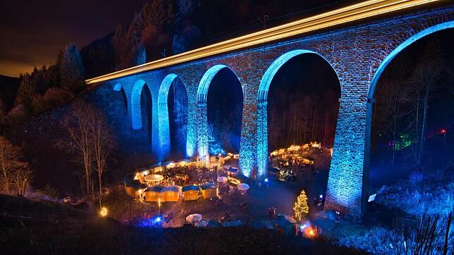 Auch in diesem Jahr lädt die Hochschwarzwald Tourismus GmbH wieder zum Weihnachtsmarkt in der Ravennaschlucht ein. Bild: Hochschwarzwald ...