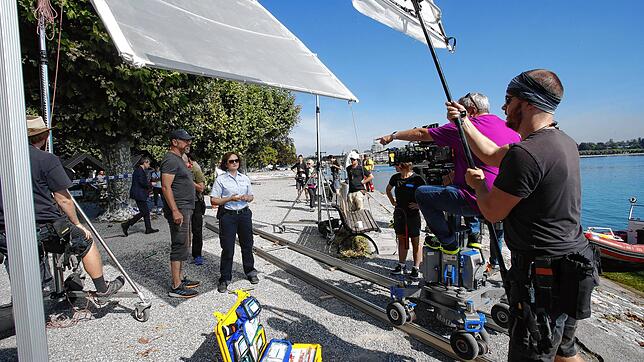 Das Rondell am Konstanzer Gondelehafen wurde zum Tatort. Hier fanden die Dreharbeiten für die ARD-Serie Wapo Bodensee mit Schauspielerin ...