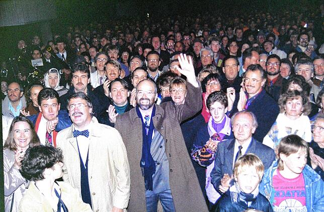 Bild 19: Gedächtnis der Region: Bilder von dem Abend 1993, an dem Rainer Stolz zum Bürgermeister wurde