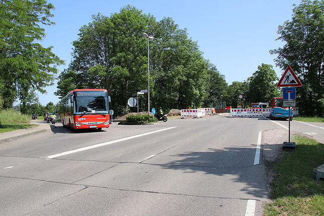 Die Straßenbrücke in der Tiengener Feldbergstraße wird saniert und ist dazu bis Ende Oktober voll gesperrt. Viele Ortskundige umgehen ...