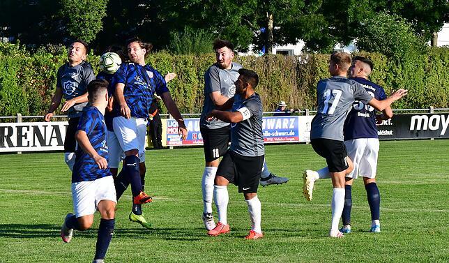 Bild 28: VfB Waldshut feiert schmeichelhaften 3:2-Sieg gegen Bosporus FC Friedlingen &ndash; und wir haben die Bilder!