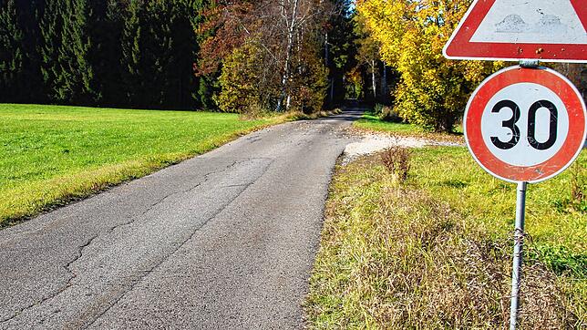 Der Gemeindeverbindungsweg Ruhestetten-Mühlhausen im Naturschutzgebiet &bdquo;Ruhestetter Ried&ldquo; ist seit Jahren ...