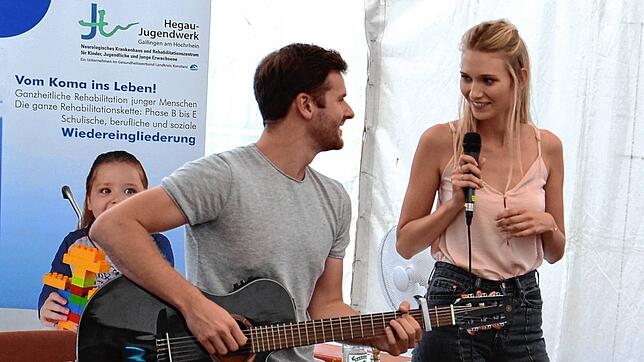 Das Duo Glasperlenspiel: Sängerin Carolin Niemczyk sowie Sänger und Keyboarder Daniel Grunenberg.