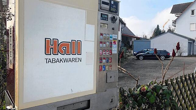 Der Zigarettenautomat an der Straße Am Weiher in Meersburg ist wieder repariert.