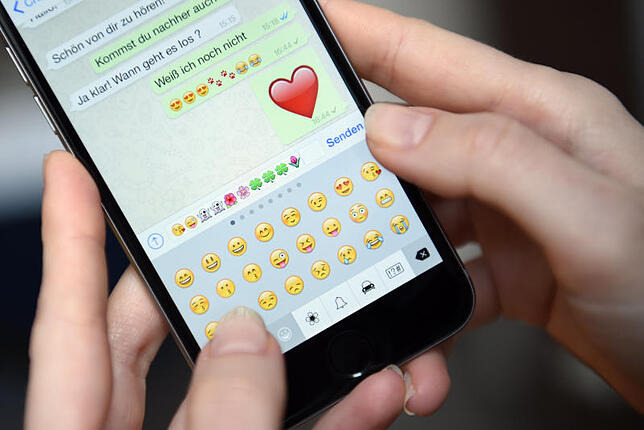 Mit Social Bots kann man normale Unterhaltungen führen.