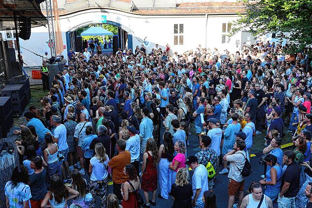 Bild 10: Faber begeistert in Friedrichshafen: Bilder vom Abend in der Caserne