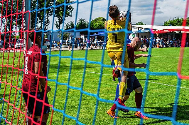 Bild 15: FC Weizen bleibt nach 2:0-Sieg beim FC Huttingen in der Kreisliga A &ndash; und wir haben Bilder