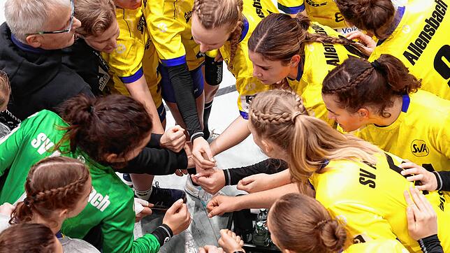 Drei Spiele für den Klassenerhalt. In der Relegationsrunde trifft Allensbach zuhause auf Wülfrath und Stade, die erste Partie ist aber ...