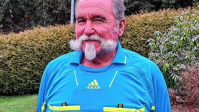 Jose Allende pfeift seit 35 Jahren Fußballspiele im Bezirk Schwarzwald. Von jungen Schiedsrichtern wünscht er sich mehr ...
