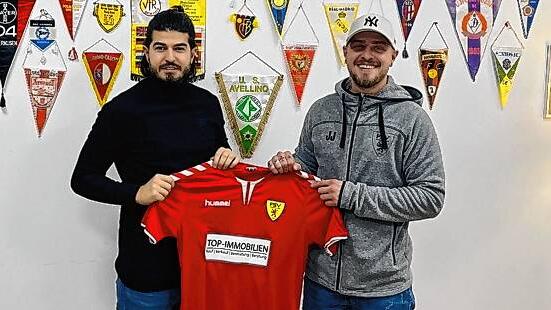 Wechsel: Yusuf Cam (links) kehrt vom SV BW Murg zum FSV Rheinfelden zurück. Julian Jäger, Sportlicher Leiter des FSV Rheinfelden, freut ...