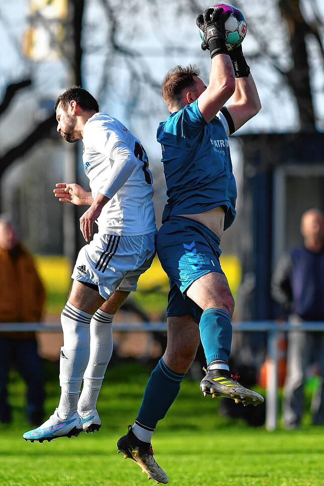 Bild 2: SV 08 Laufenburg verliert bei Spitzenreiter VfR Hausen mit 0:2 &ndash; und wir haben Bilder!