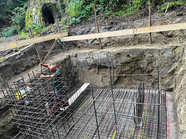 Ein Eindruck von den Arbeiten für das Fundament des Treppenturms am Fuß der Marienschlucht.