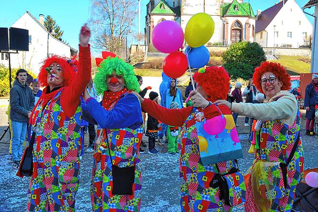 Bunte Clowns bringen gute Laune mit.