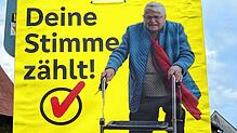 Ein Wahlplakat für Karola Hildebrand, die jetzt aber gar nicht mehr kandidieren möchte.