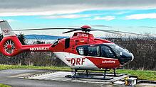 Mit lebensgefährlichen Verletzungen wurde ein Motorradfahrer nach einem Unfall ins Krankenhaus geflogen, teilt die Polizei mit (Symbolbild).