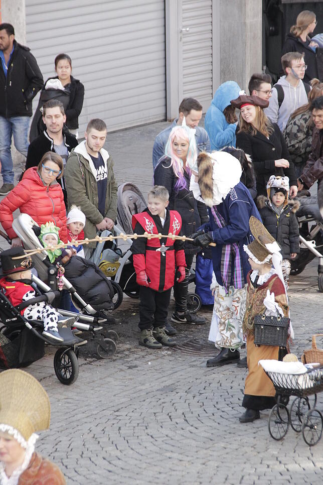 Bild 22: Bilder vom großen Kinderumzug von oben – Teil 1