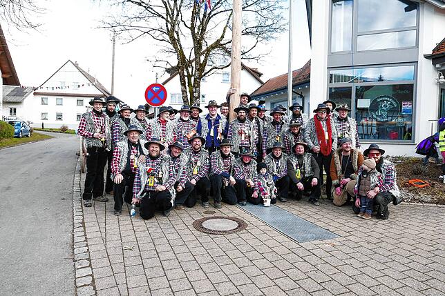 Bild 15: In Wittenhofen, Roggenbeuren und Limpach wird der Narrenbaum aufgestellt – Teil 1!