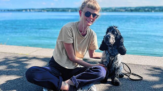 Viviane Heidemann mit Cocker Spaniel Selma. Eine generelle Kurspflicht für Hundebesitzer hält die junge Frau für unnötig.