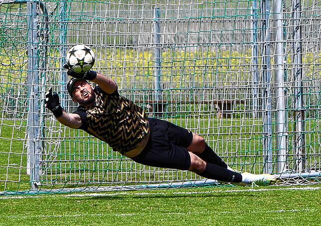 Bild 11: Der TSV Aach-Linz kantert Spfr Owingen-Billafingen 7:0 nieder. Wir waren mit der Kamera dabei.